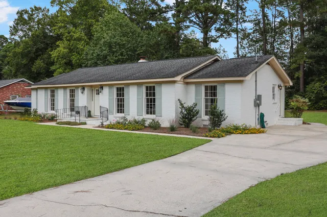 $475,000 | 122 Pinewood Drive, Moncks Corner, SC 29461