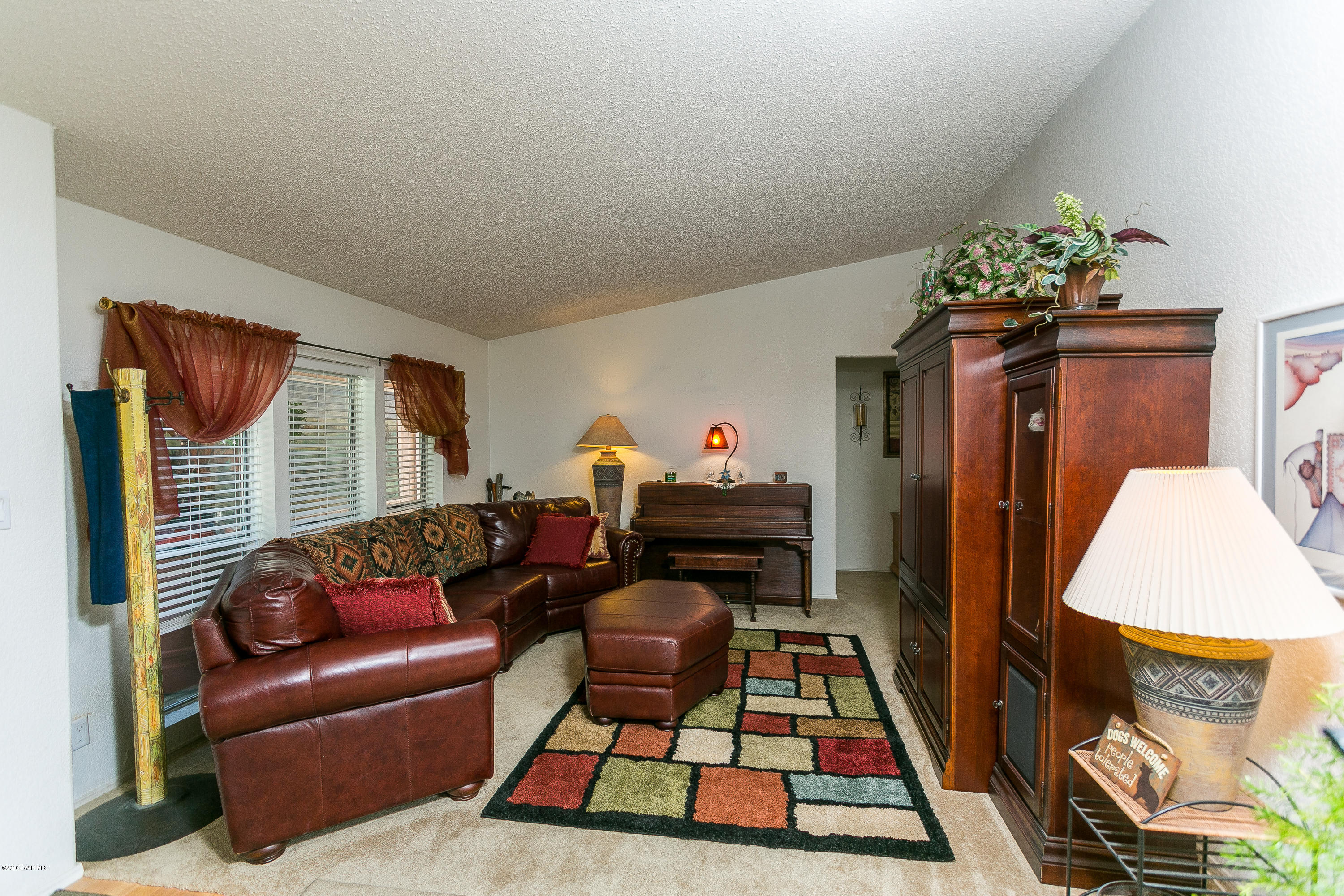 005_Living Room