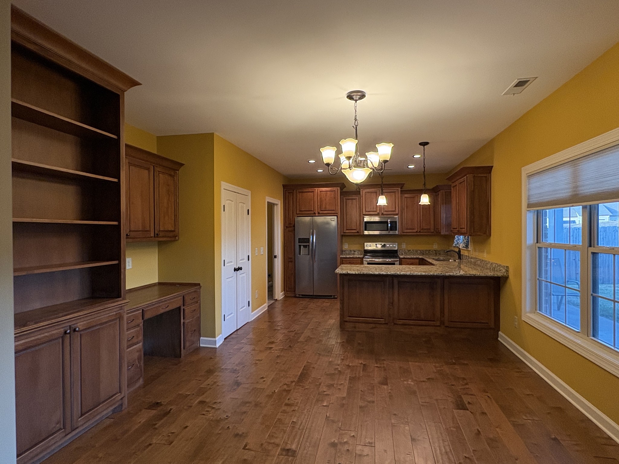 117 Grayson Lane White House, TN 37188 - Photo 6 of 24 a spacious bathroom with a sink and a mirror