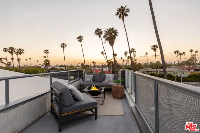 $8,425 | 2307 Oakwood Avenue, Venice, CA 90291