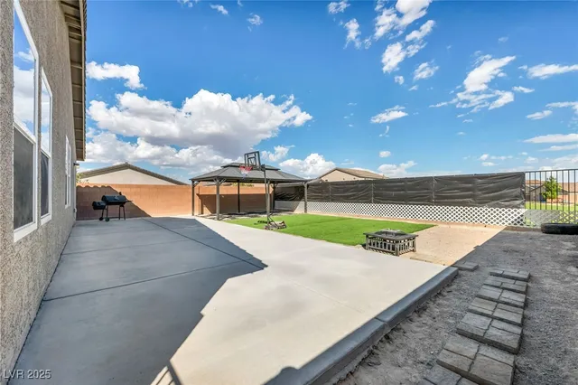 $367,500 | 840 Turtleback Fls Avenue, Indian Springs, NV 89018