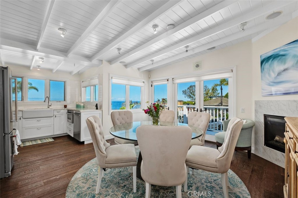 263 Upland Road Laguna Beach, CA 92651 - Photo 12 of 56 Upstairs living room