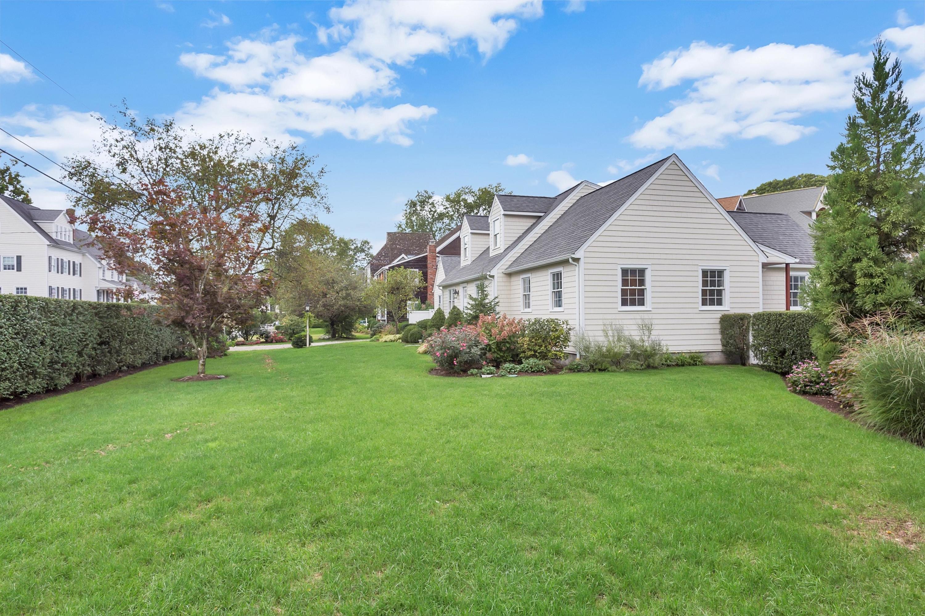 31 Meridian Road Rowayton, CT 06853 - Photo 14 of 18 a front view of a house with garden