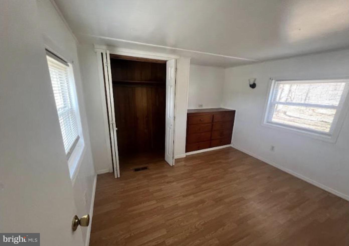 236 South Tuckahoe Road Williamstown, NJ 08094 - Photo 22 of 27 an empty room with windows and closet