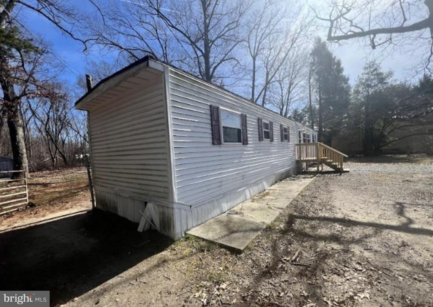 236 South Tuckahoe Road Williamstown, NJ 08094 - Photo 7 of 27 a view of a backyard with a large tree