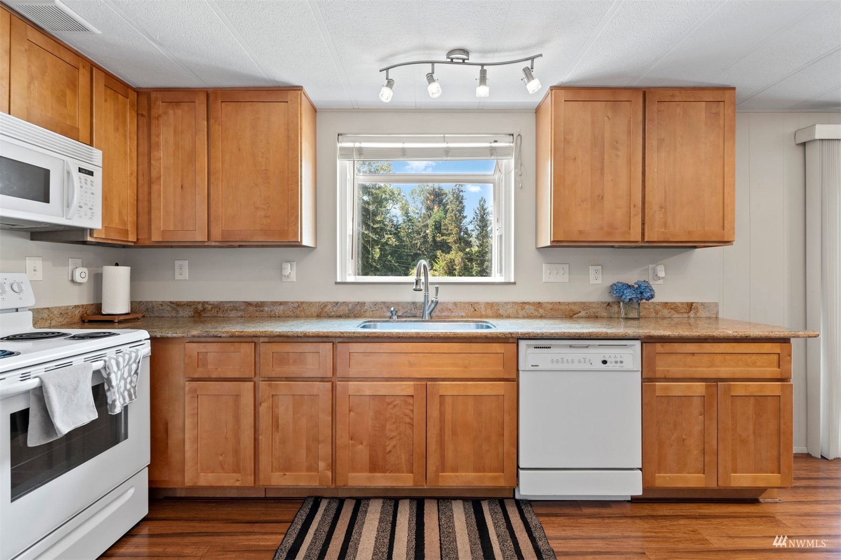 10422 151st Avenue Southeast Renton, WA 98059 - Photo 3 of 33 Gallery Image 3