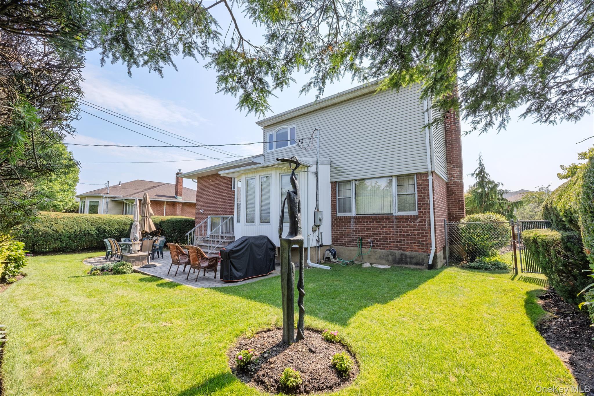 16 Winthrop Road Plainview, NY 11803 - Photo 28 of 33 Lots of Room to Play