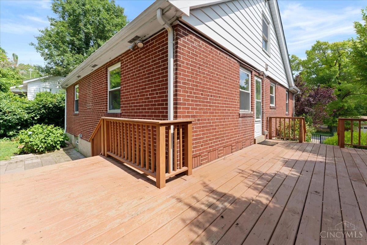2304 East Galbraith Road Reading, OH 45237 - Photo 30 of 36