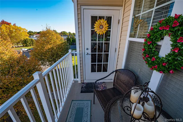 $469,000 | 636 Saxton Court, Unit 636, Central Islip, NY 11722