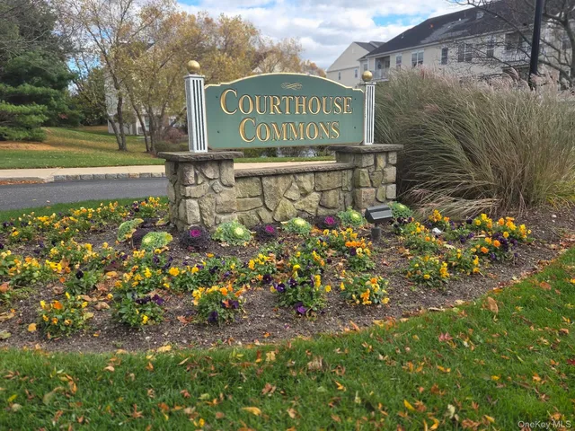 $469,000 | 636 Saxton Court, Unit 636, Central Islip, NY 11722