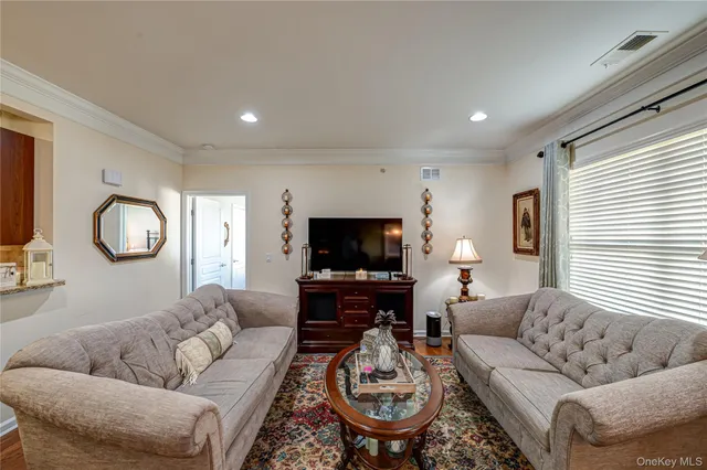 $469,000 | 636 Saxton Court, Unit 636, Central Islip, NY 11722