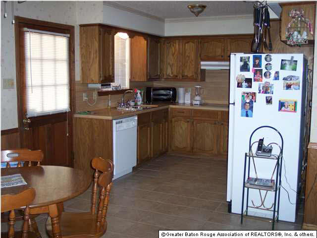 9441 Rustling Oaks Drive Baton Rouge, LA 70818 - Photo 3 of 8