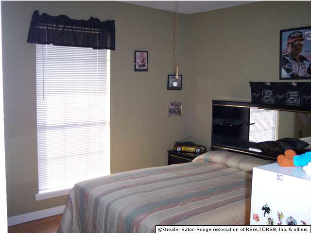 9441 Rustling Oaks Drive Baton Rouge, LA 70818 - Photo 5 of 8