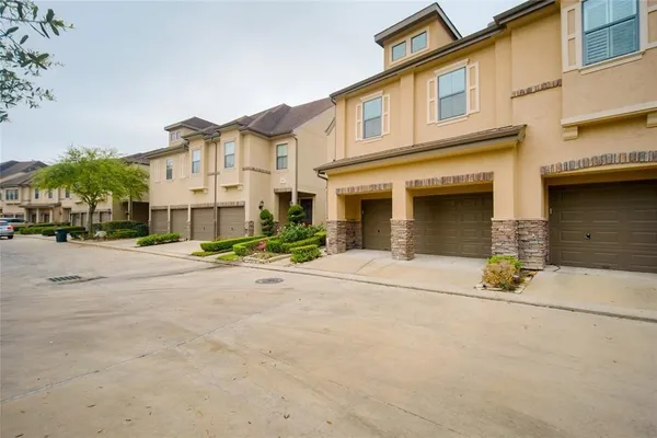 $3,000 | 2906 Royal Oaks Crest, Houston, TX 77082