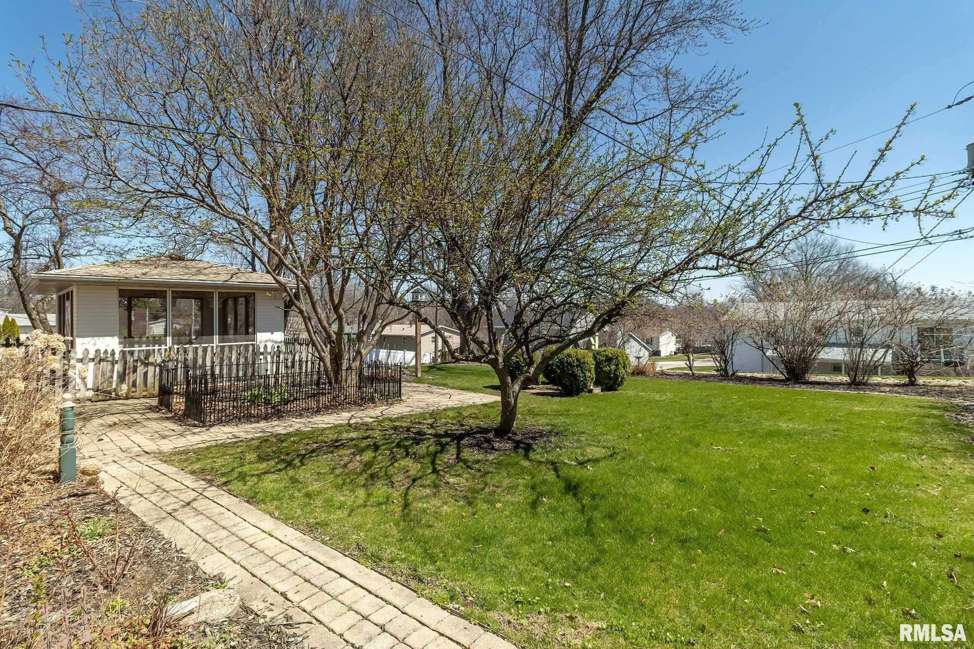 3731 Forest Road Davenport, IA 52807 - Photo 4 of 36 Gallery Image 4