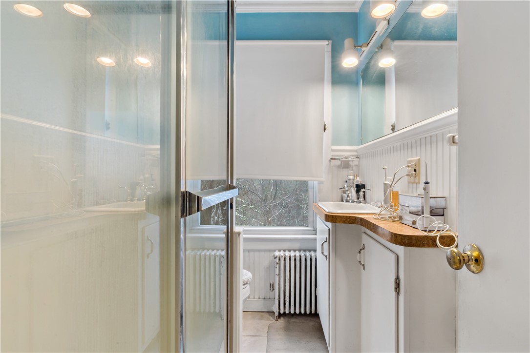 8 Pond Street Westerly, RI 02891 - Photo 23 of 38 Unit 2