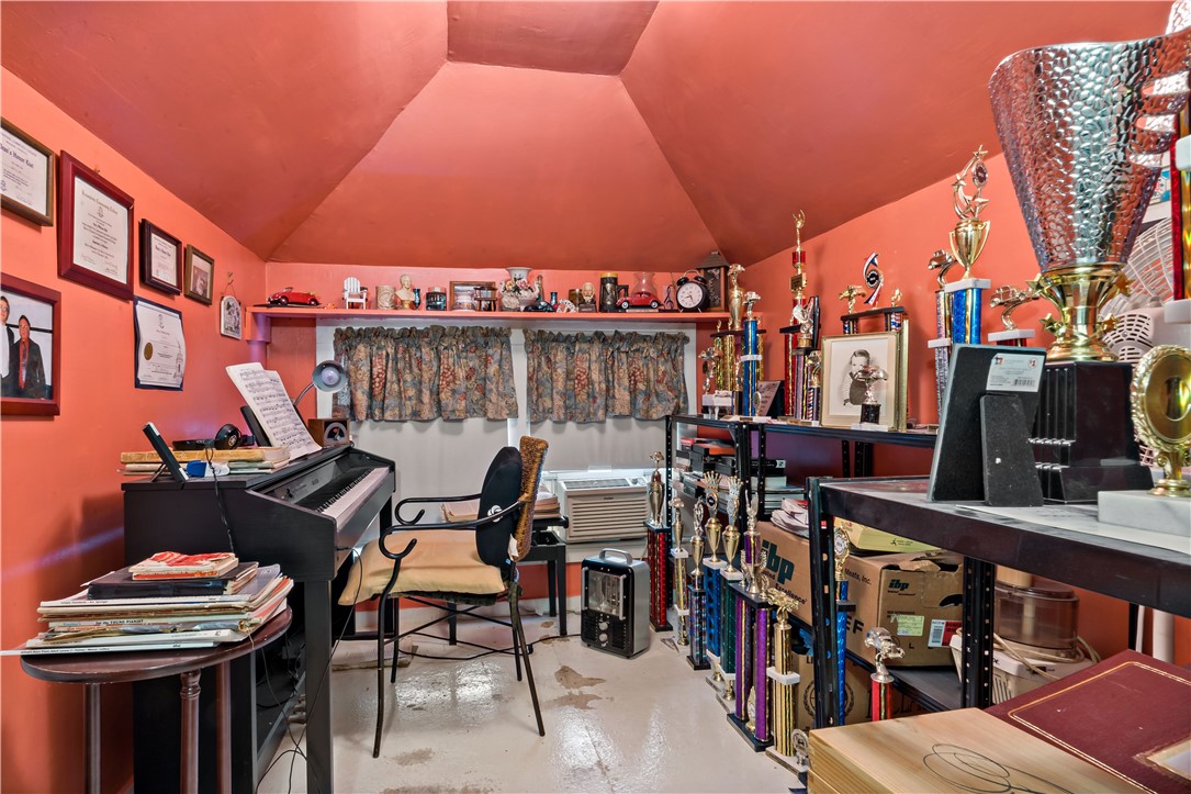 8 Pond Street Westerly, RI 02891 - Photo 29 of 38 Unit 2- 3rd floor