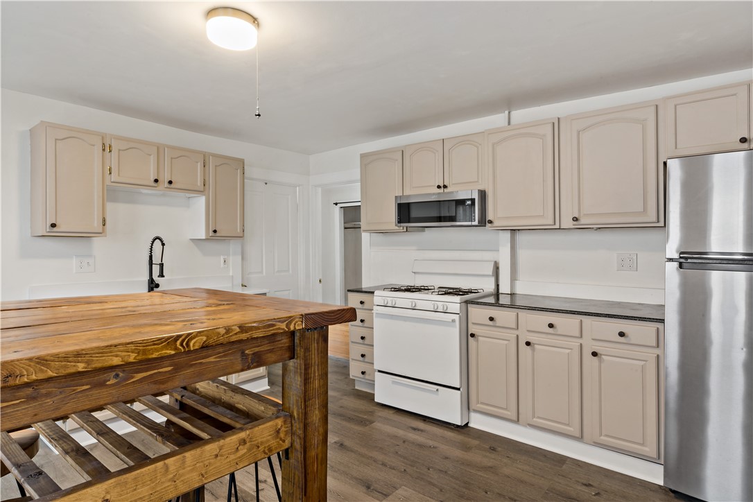 8 Pond Street Westerly, RI 02891 - Photo 9 of 38 Unit 1