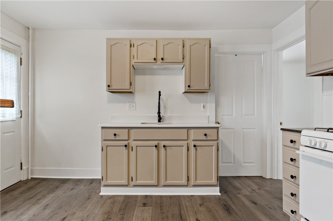 8 Pond Street Westerly, RI 02891 - Photo 10 of 38 Unit 1