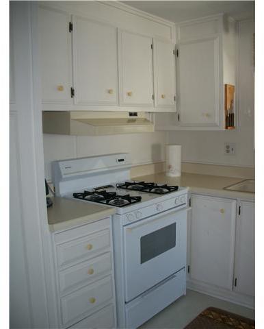 7467 Mission Gorge Road, Unit 83 Santee, CA 92071 - Photo 5 of 24 Gas Range, Counter & Cupboards