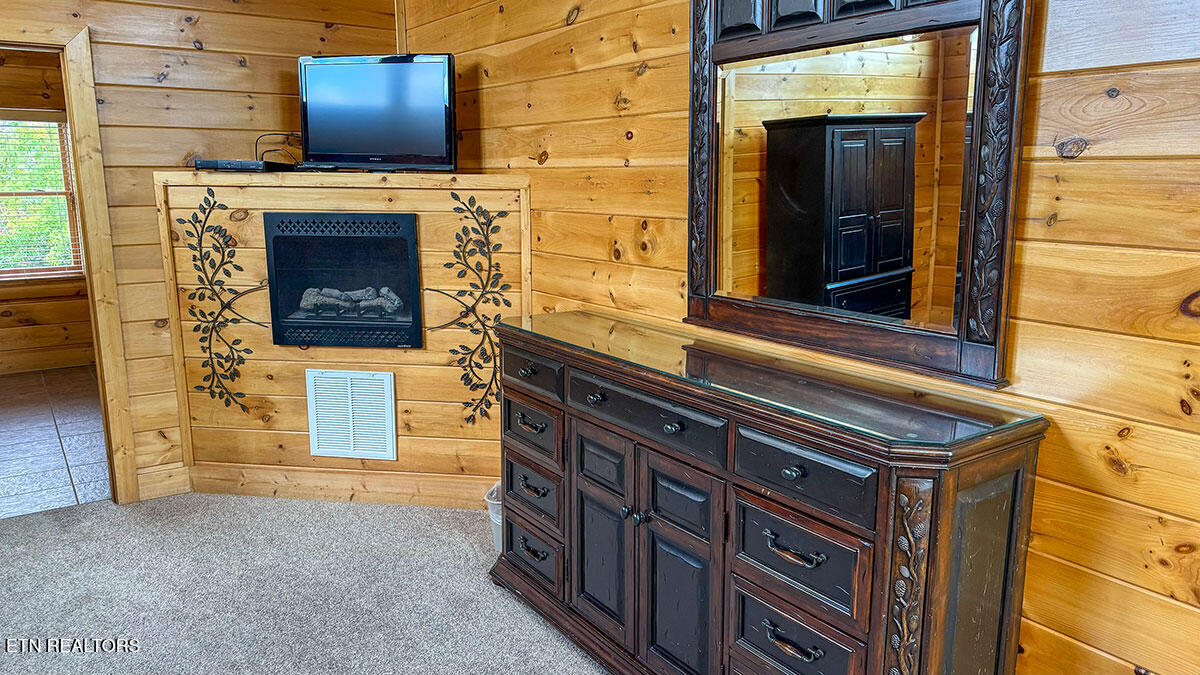 1352 Timberwolf Way Sevierville, TN 37876 - Photo 11 of 41 rental-cabin-13