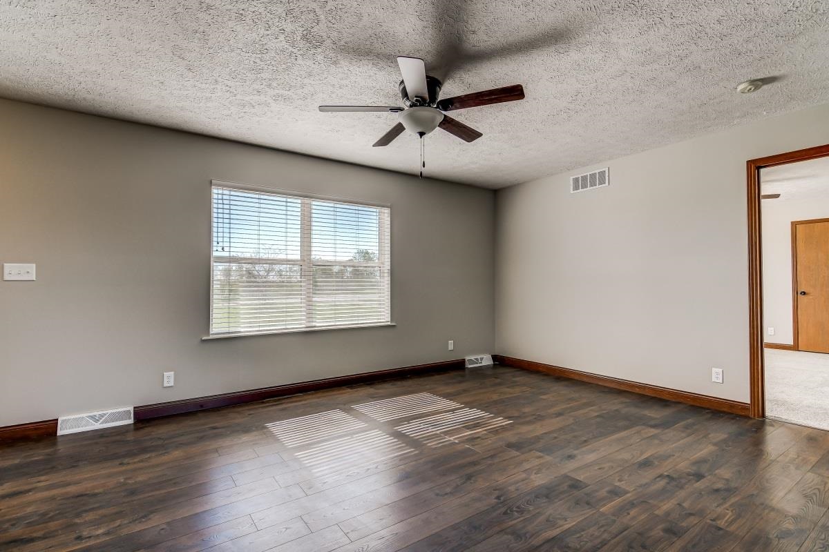 11026 Knoles Road Petersburg, IL 62675 - Photo 2 of 30 Gallery Image 2