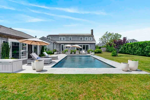 $6,595,000 | 17 Town Lot Road, Edgartown, MA 02539