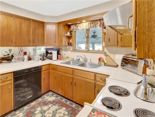 $795,000 | 89 North Court, Tiverton, RI 02878