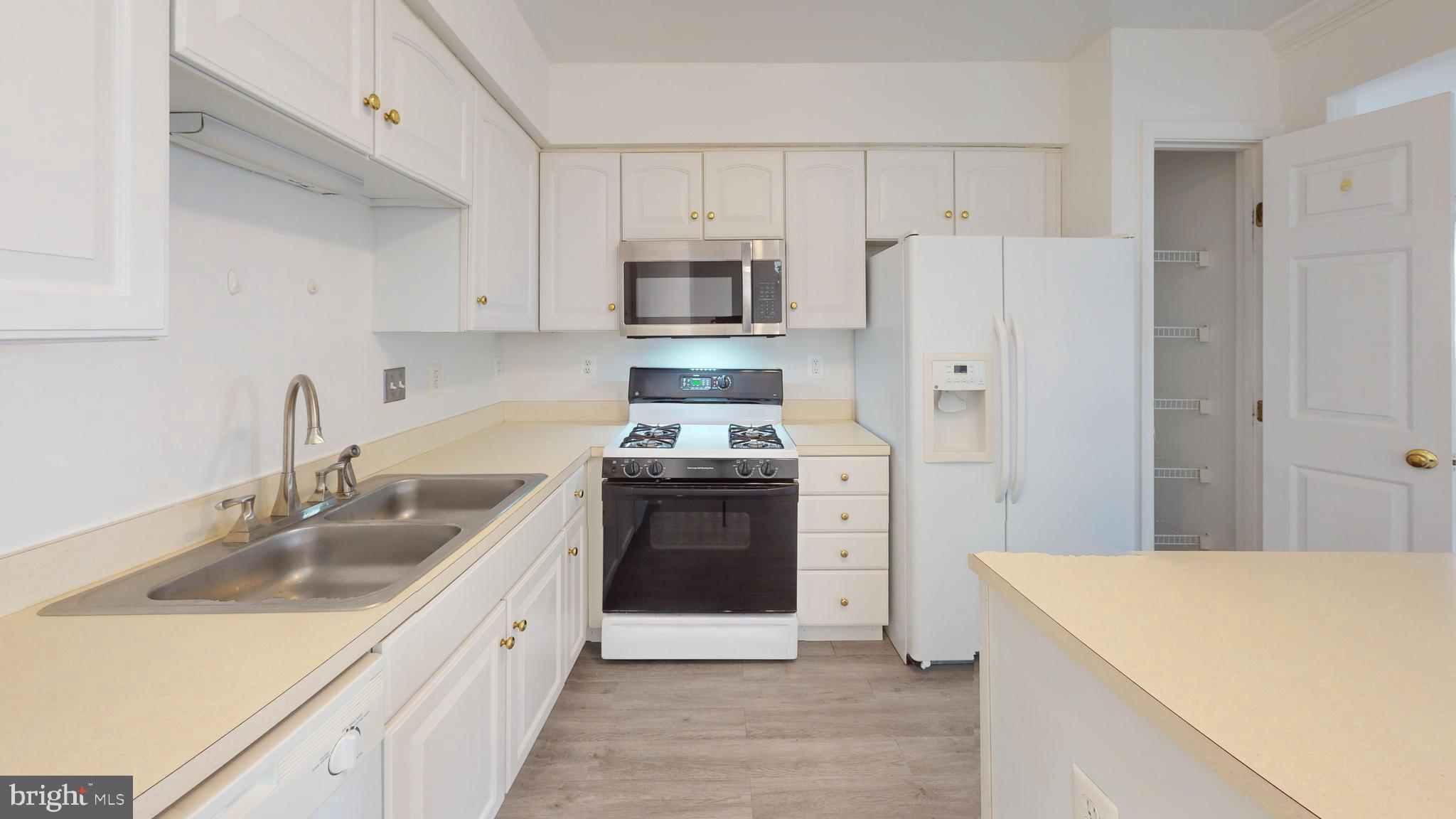 26071 Ridge Manor Drive Damascus, MD 20872 - Photo 2 of 28