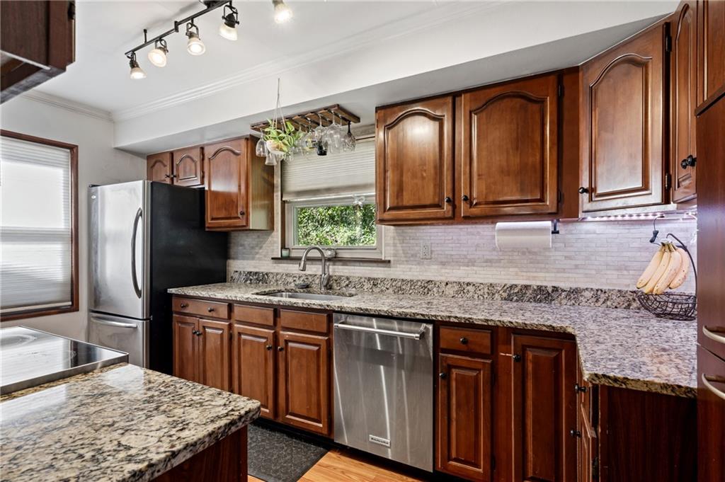 322 East Bruceton Road Pittsburgh, PA 15236 - Photo 11 of 29 Gallery Image 11