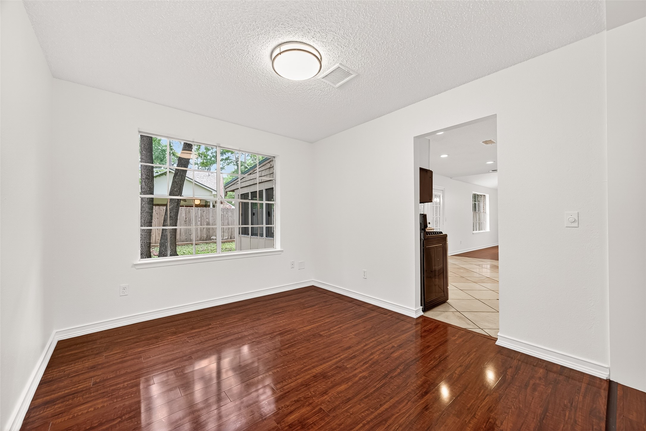 42 Rockridge Drive Spring, TX 77381 - Photo 6 of 39 Dining space.