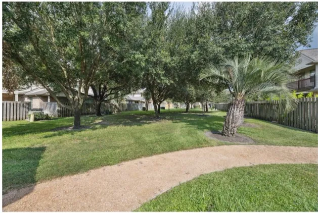 $2,400 | 6426 East Linpar Court, Houston, TX 77040