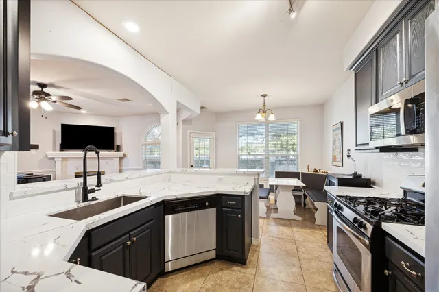 $2,400 | 6426 East Linpar Court, Houston, TX 77040