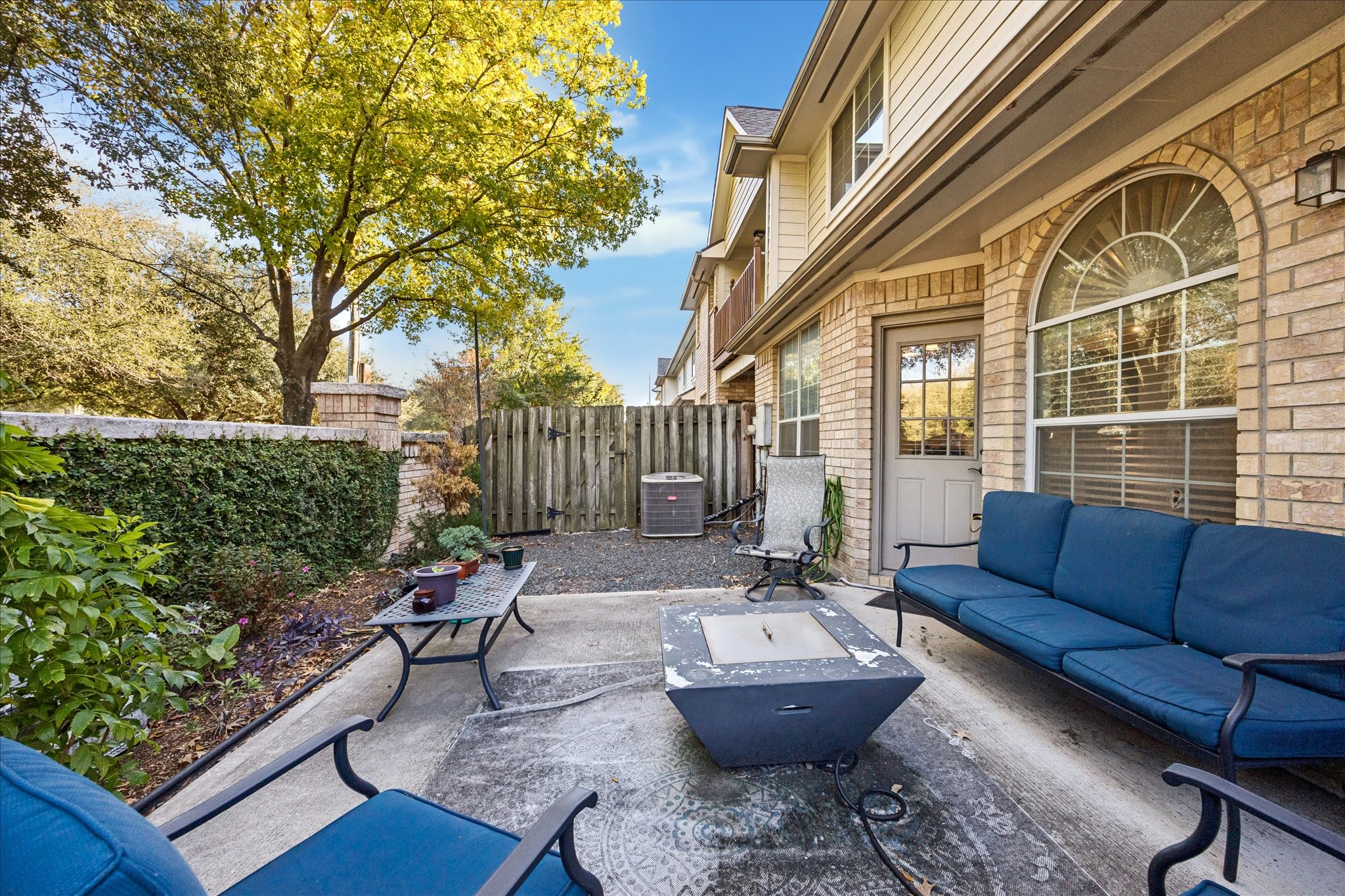 6426 East Linpar Court Houston, TX 77040 - Photo 5 of 23 a outdoor living with patio furniture and garden