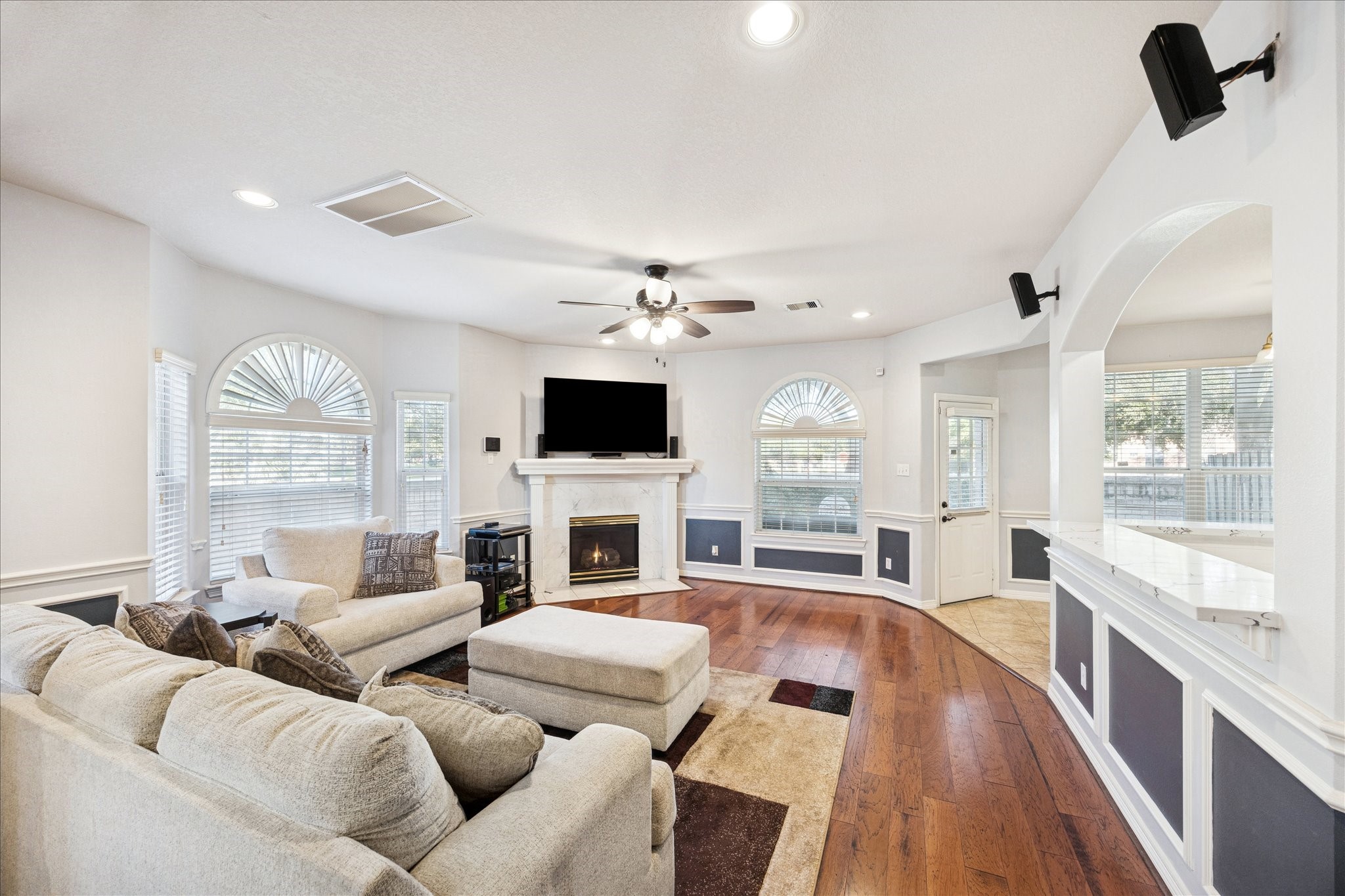 6426 East Linpar Court Houston, TX 77040 - Photo 8 of 23 a living room with furniture and a flat screen tv