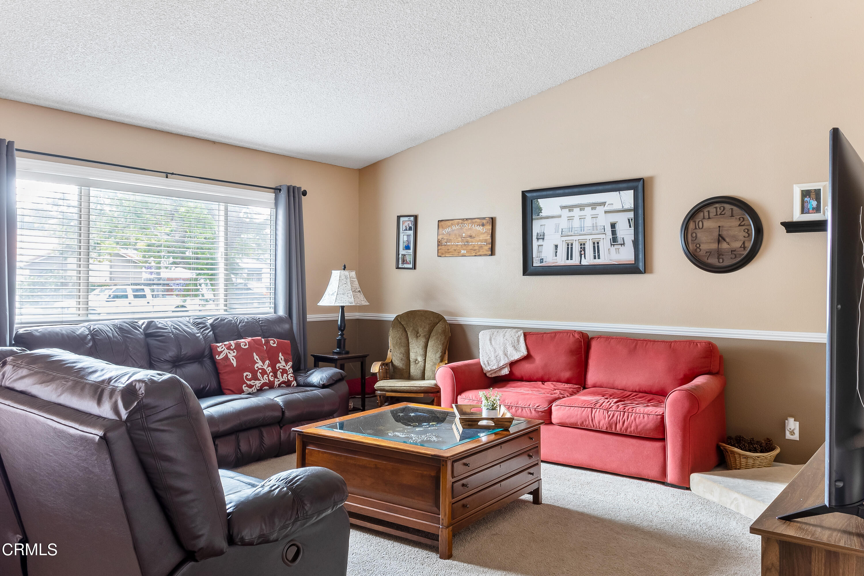 830 Raft Lane Oxnard, CA 93035 - Photo 3 of 24 Living room
