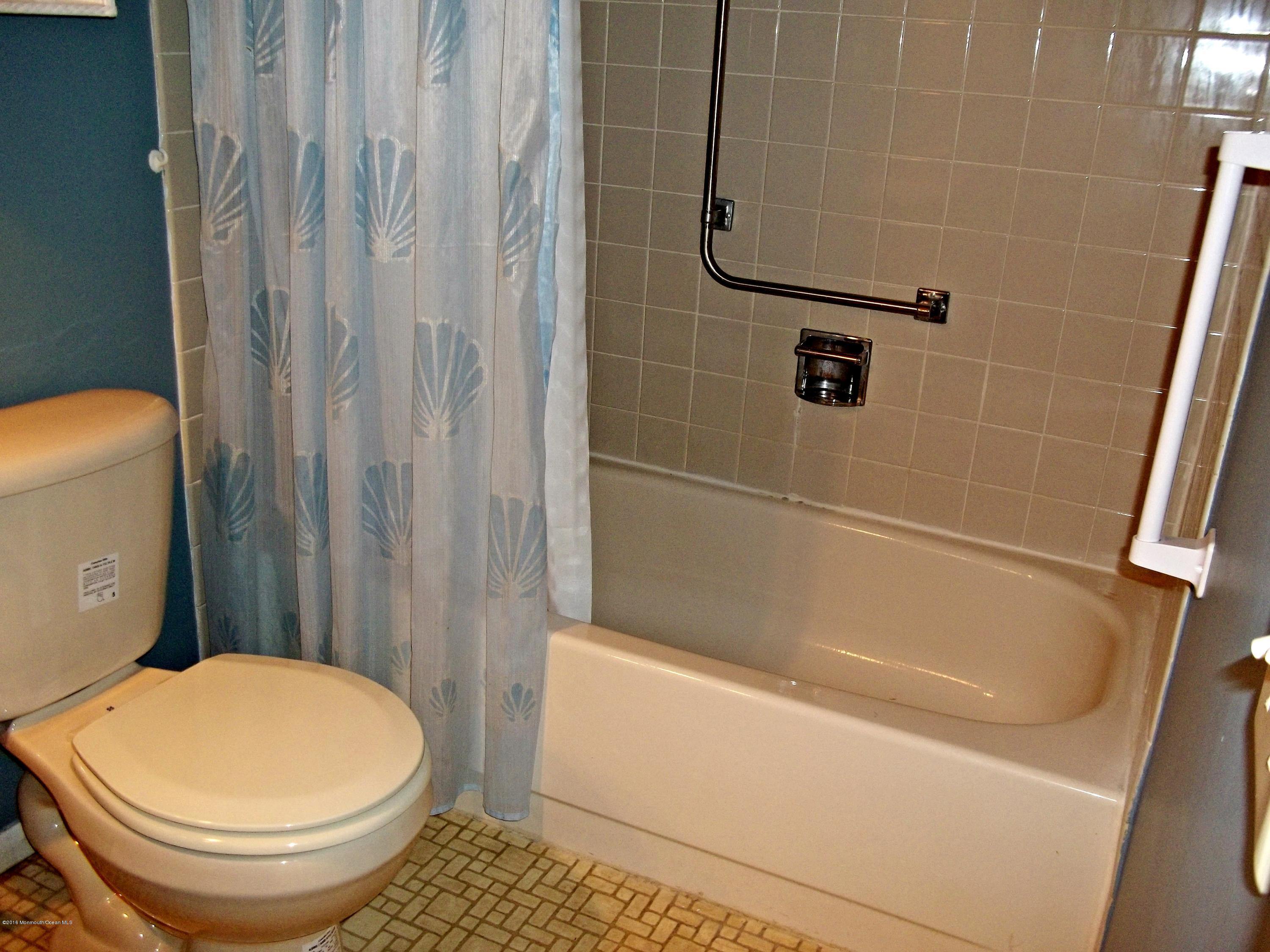 43 Ashley Road Whiting, NJ 08759 - Photo 17 of 27 43 Ashley Ct, Whiting 008
