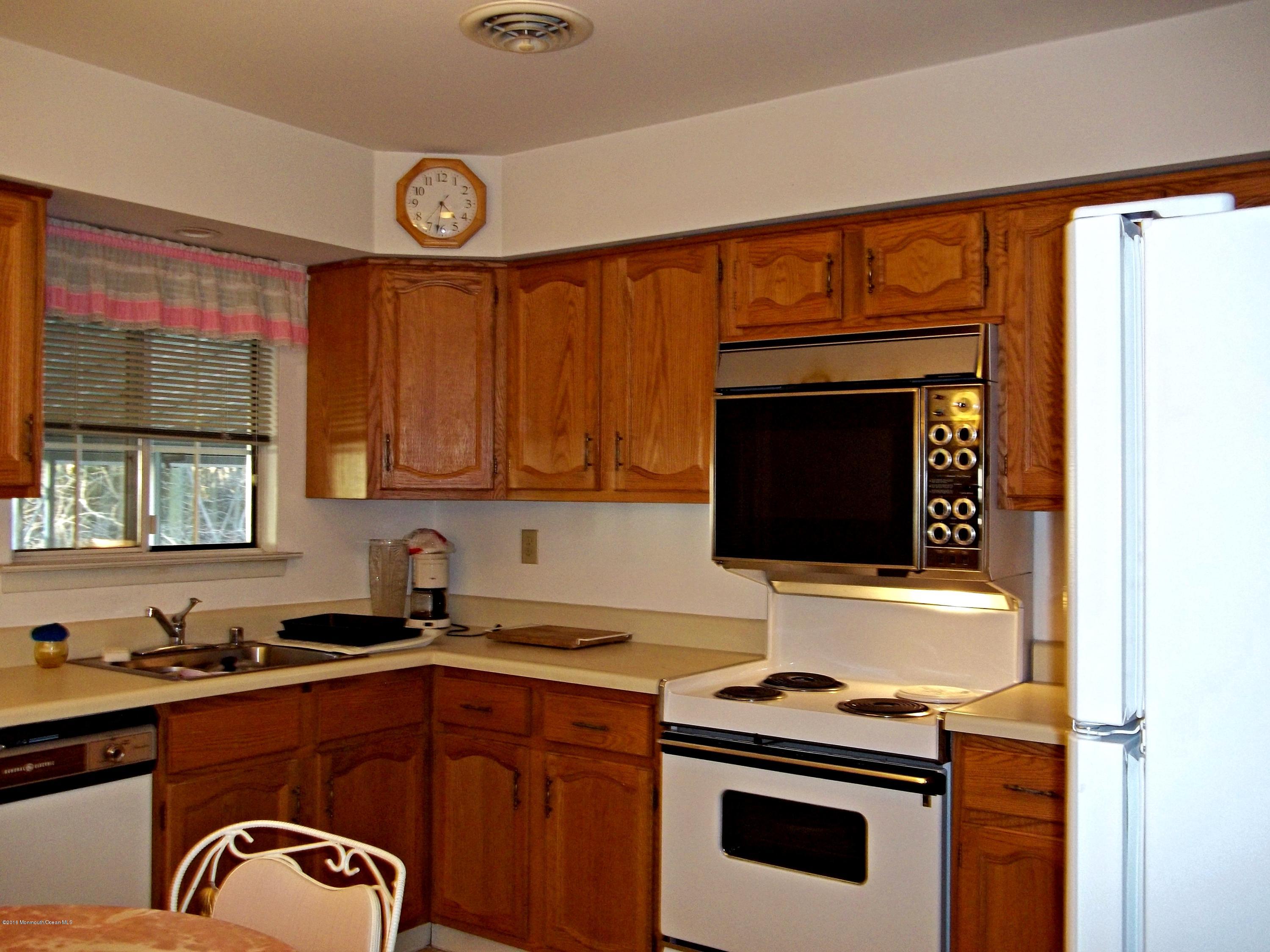 43 Ashley Road Whiting, NJ 08759 - Photo 10 of 27 43 Ashley Ct, Whiting 019