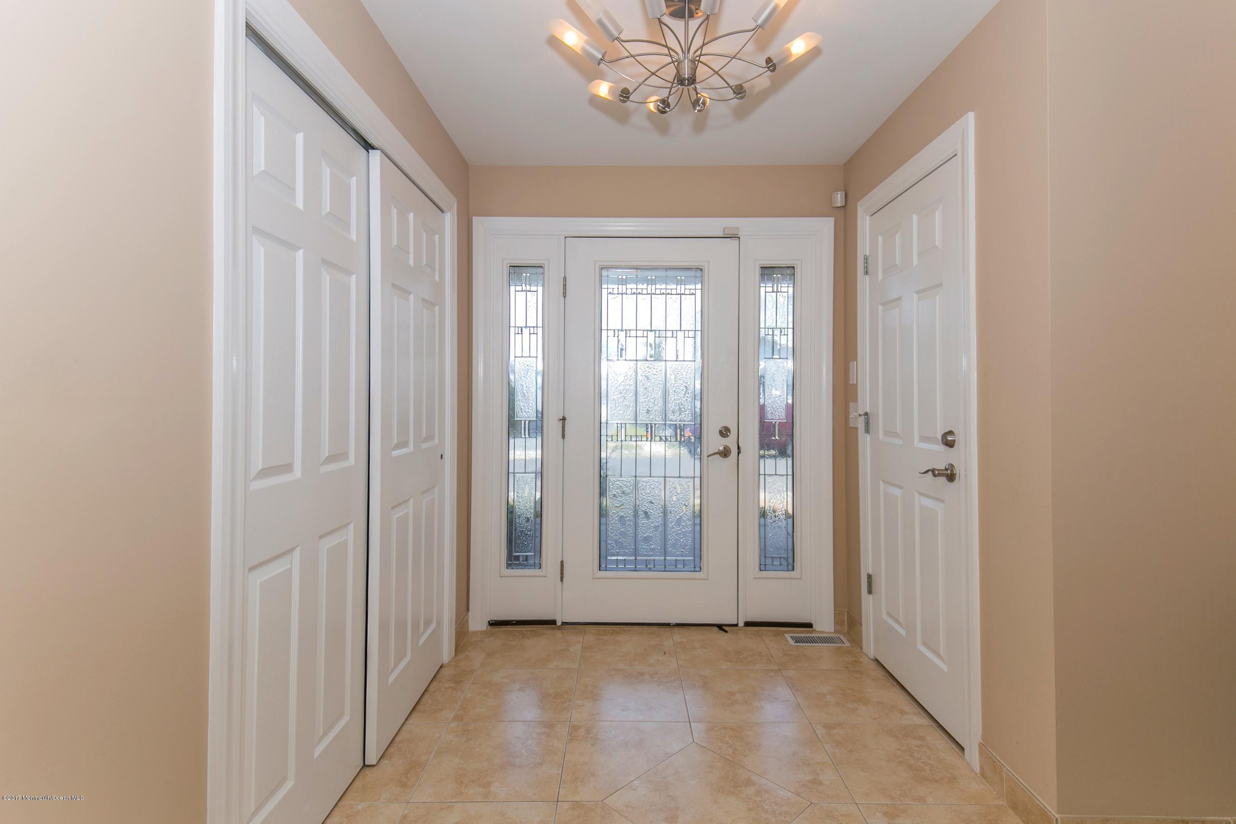 1828 Fernwood Road Lake Como, NJ 07719 - Photo 4 of 27 1828 Fernwood Foyer