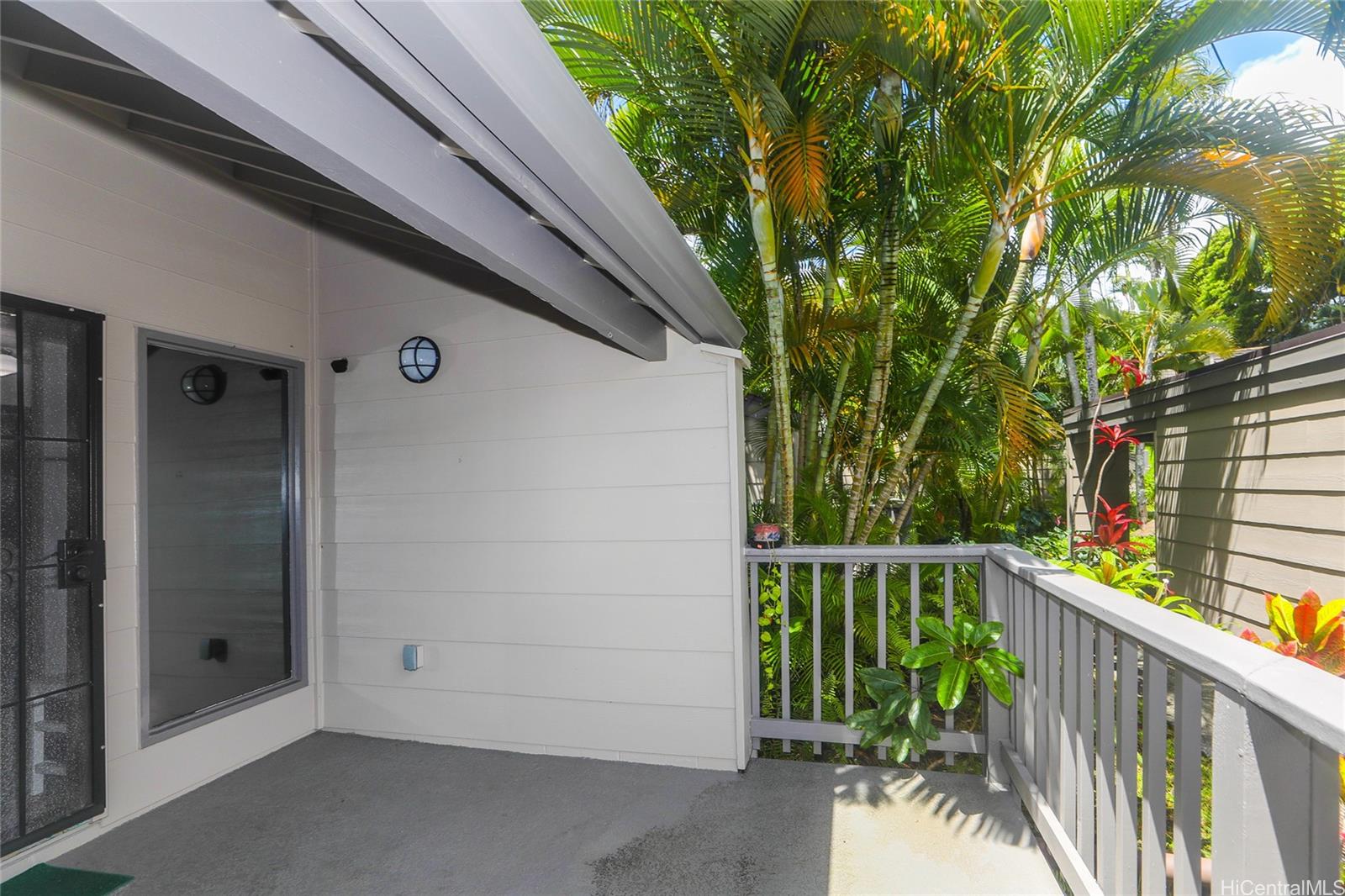 45-995 Wailele Road, Unit 8 Kaneohe, HI 96744 - Photo 23 of 25 Entrance Courtyard