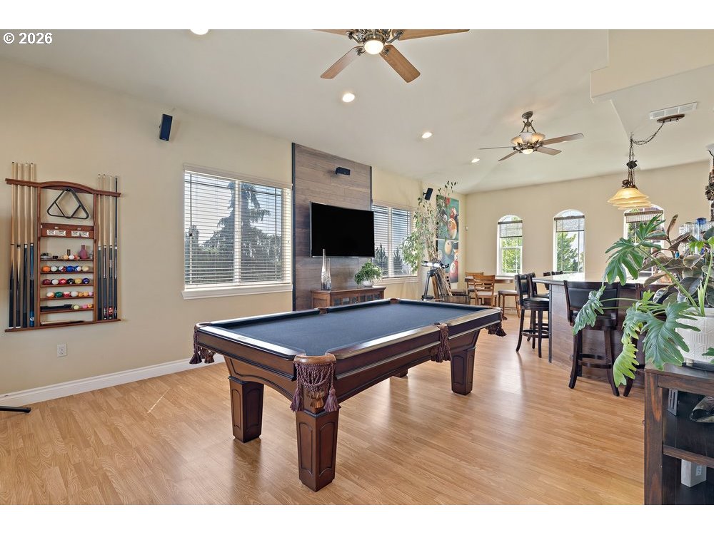 500 St Hilaire Road Yakima, WA 98901 - Photo 7 of 29 a living room with furniture pool table and window