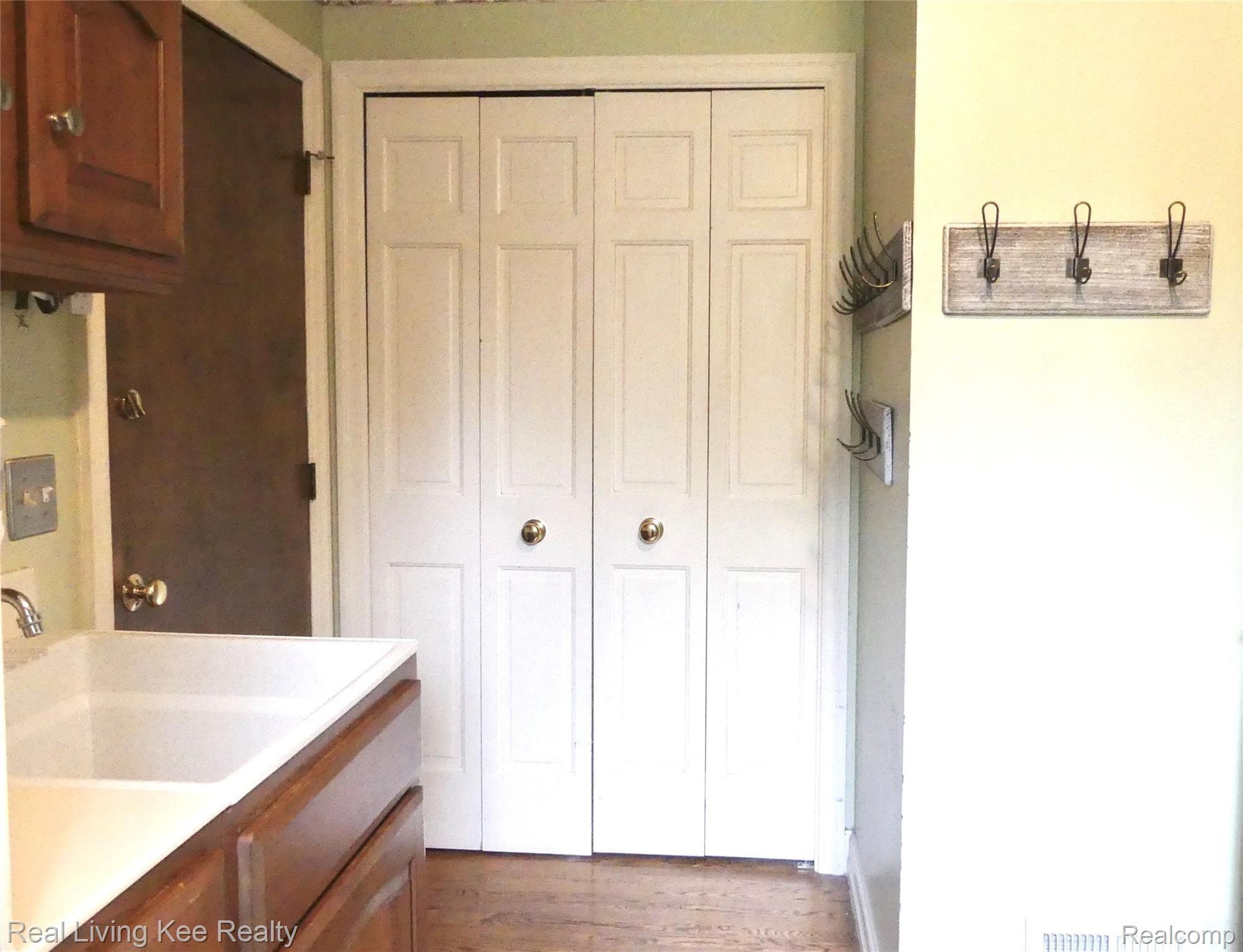 5164 Aintree Road Rochester, MI 48306 - Photo 37 of 47 Large laundry room off of kitchen with door to garage