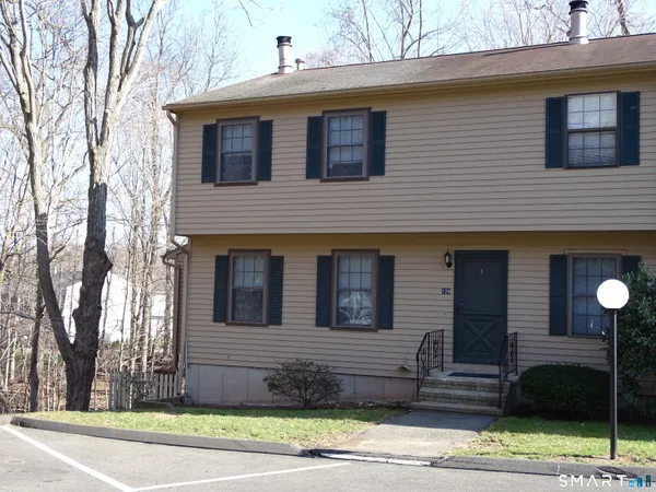 $2,295 | 124 Village Lane, Unit 124, Branford, CT 06405