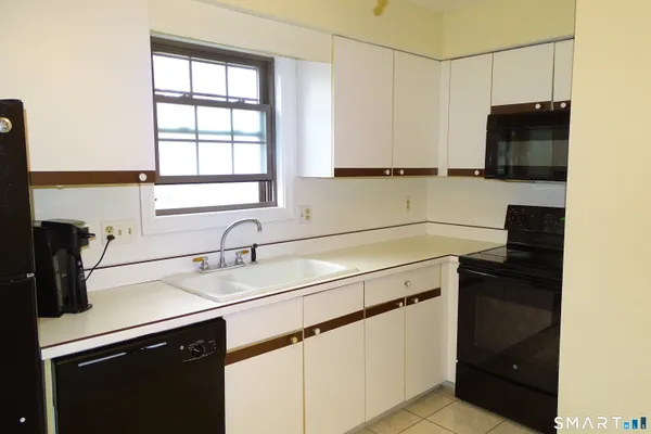 $2,295 | 124 Village Lane, Unit 124, Branford, CT 06405