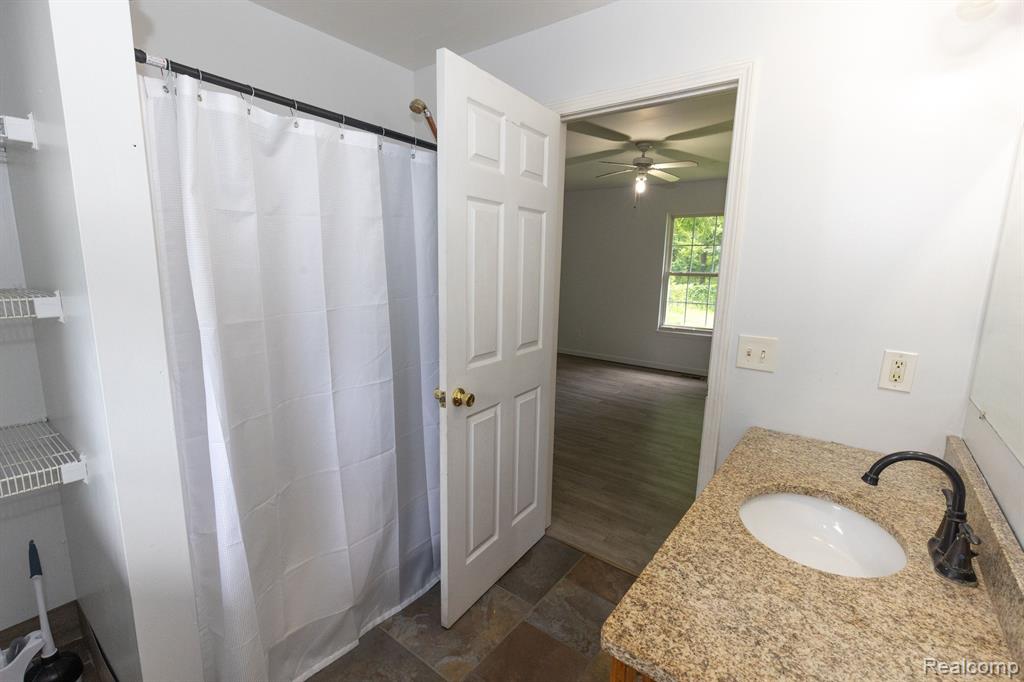 11423 Main Road Fenton, MI 48430 - Photo 21 of 36 Gallery Image 21
