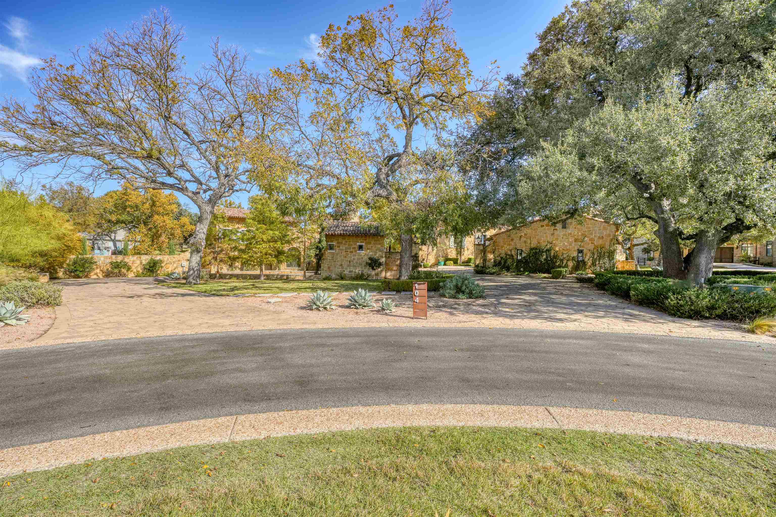 104 La Posada Loop Horseshoe Bay, TX 78657 - Photo 2 of 30