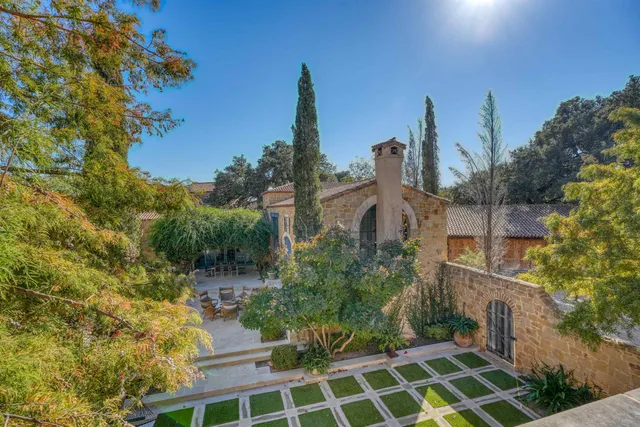 $8,500,000 | 104 La Posada Loop, Horseshoe Bay, TX 78657