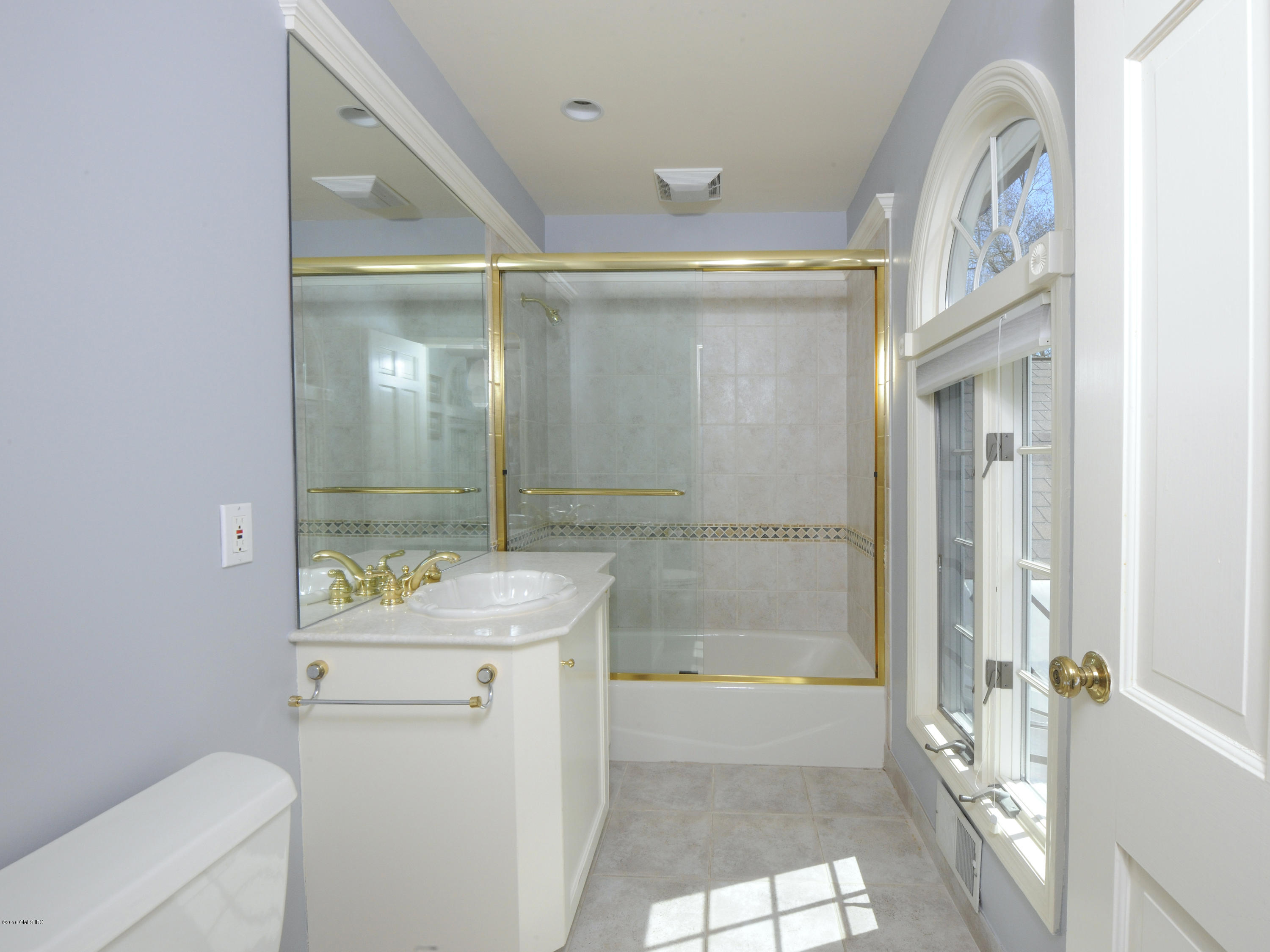 67 Burning Tree Road Greenwich, CT 06830 - Photo 16 of 28 a bathroom with a sink toilet vanity and tub