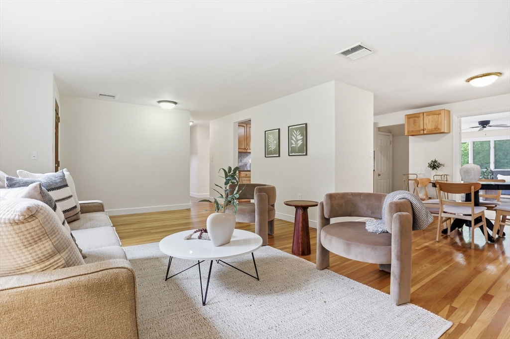 6 Hillcrest Road Bedford, MA 01730 - Photo 11 of 33