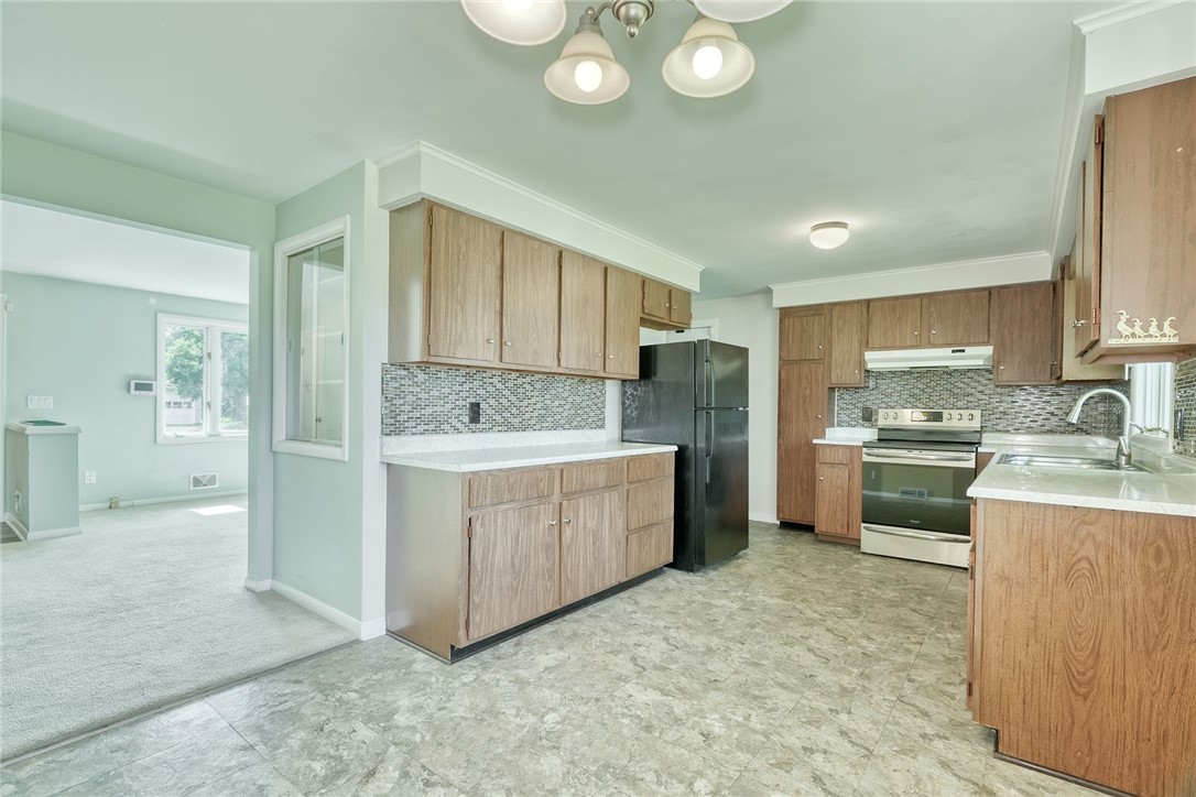 82 Woolacott Road Rochester, NY 14621 - Photo 6 of 45 Gallery Image 6